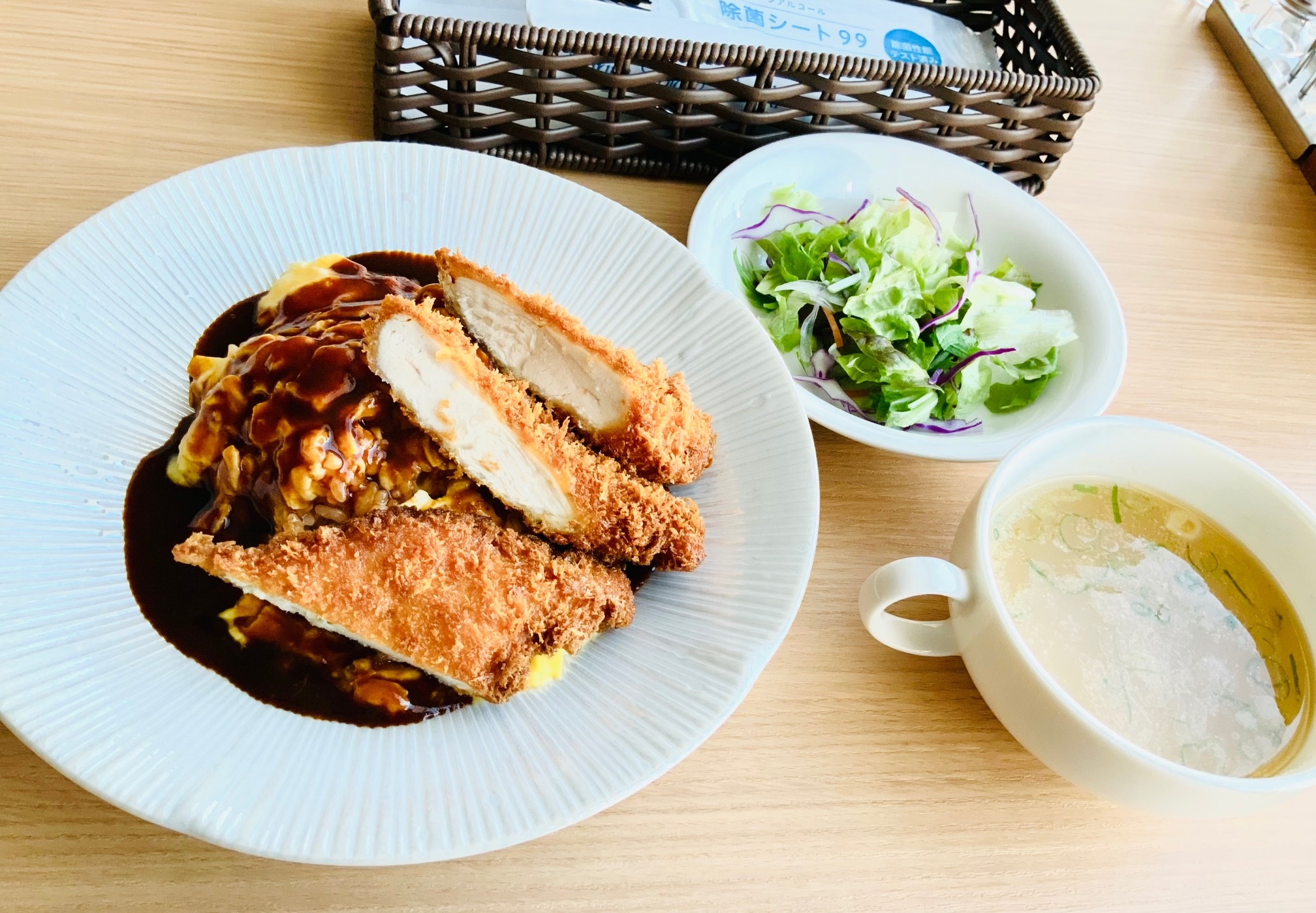 オムライス＆香川産若鶏ささみカツ　デミグラスソース