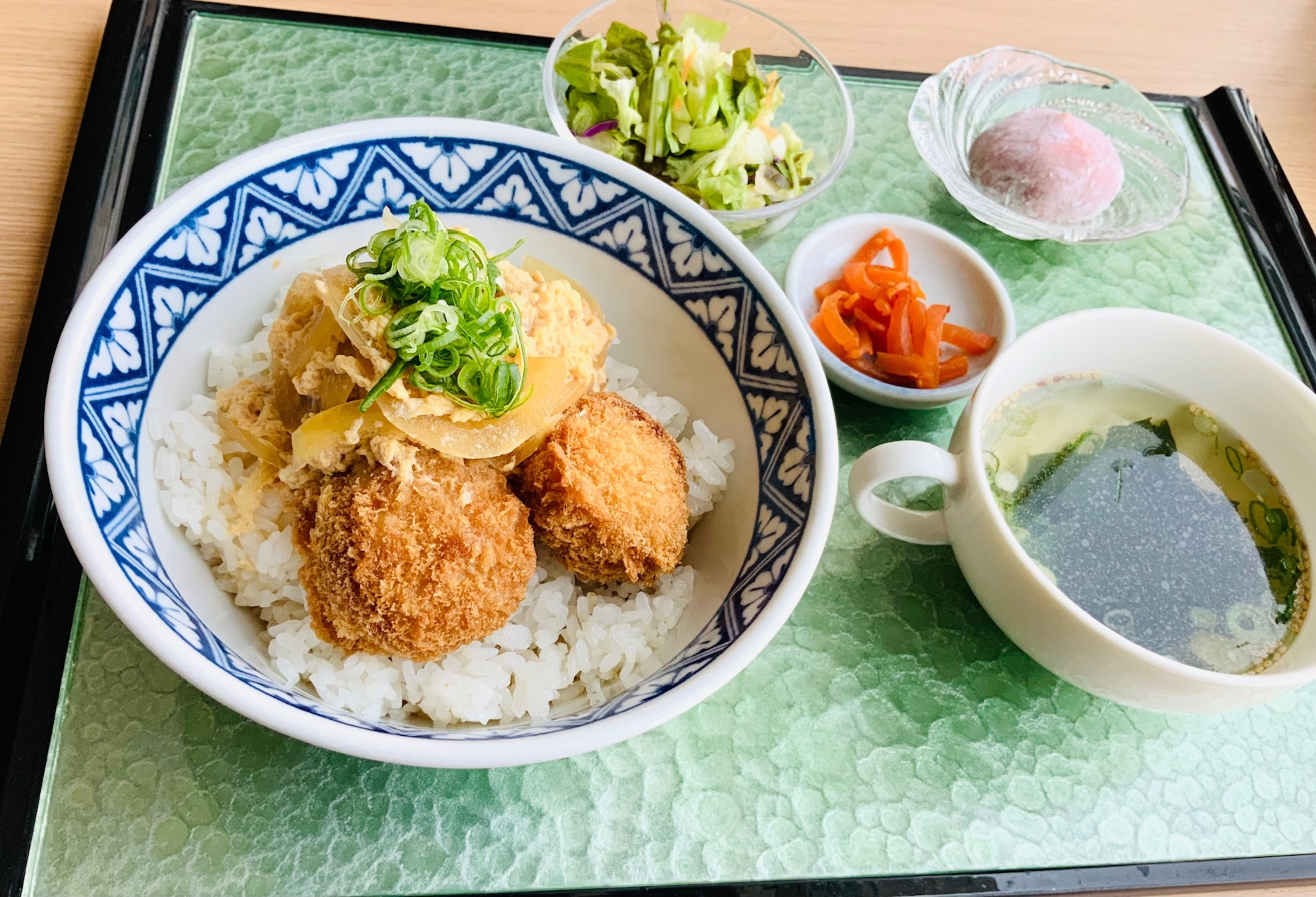 NEW　三木町産玉子の豚のヒレカツ丼