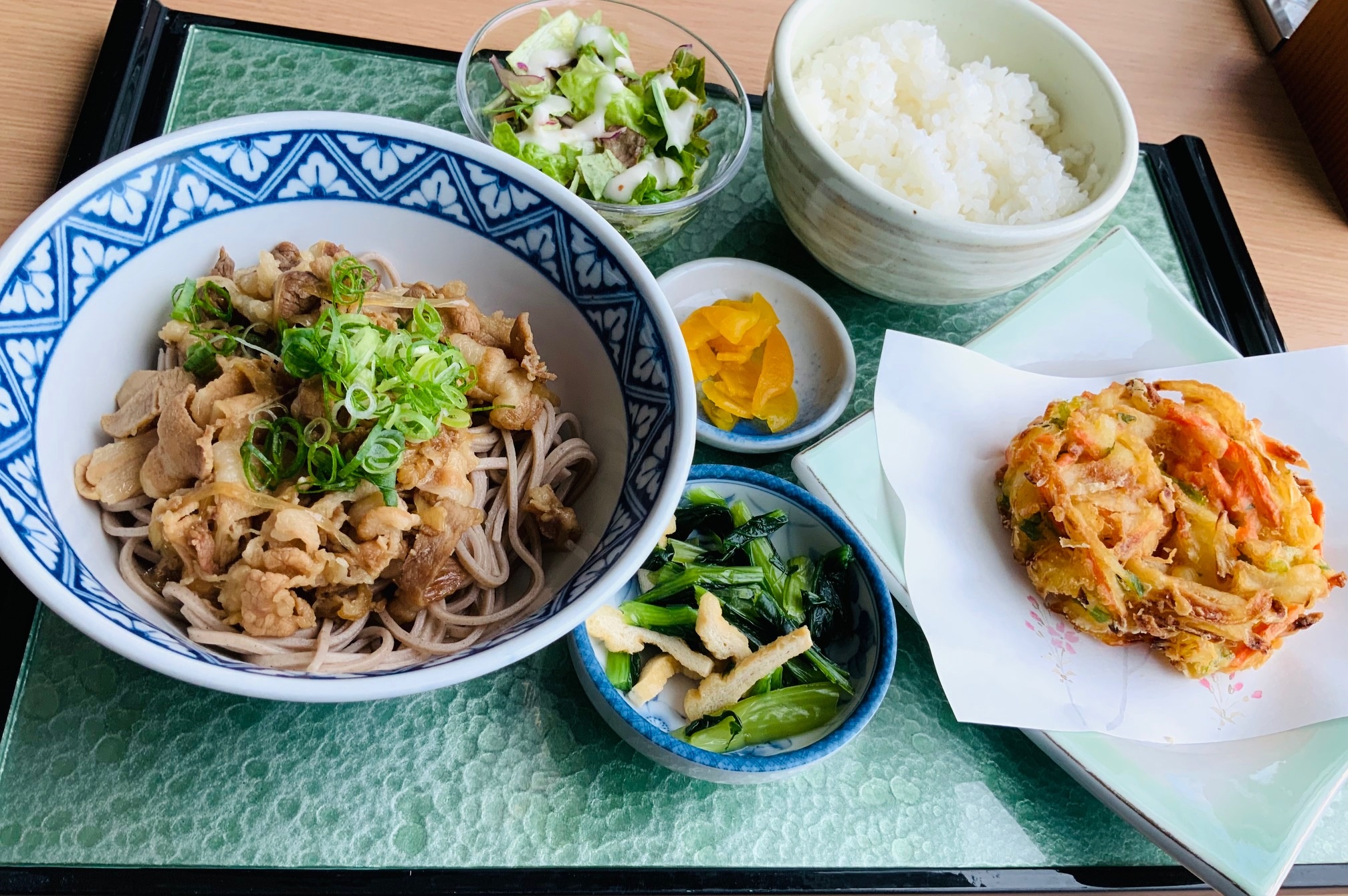 肉そば　野菜かき揚げ　小松菜お浸し
