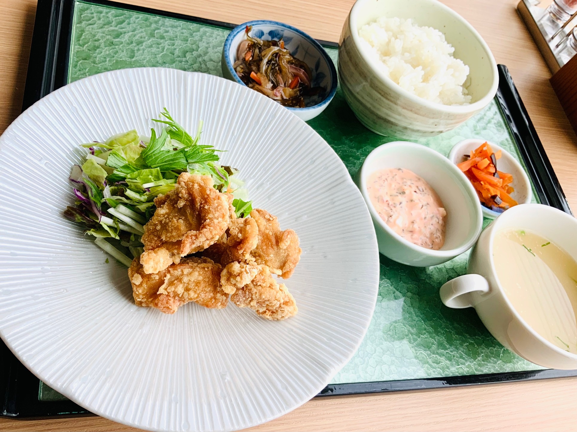 とりの竜田揚げ　柴漬けタルタルソース