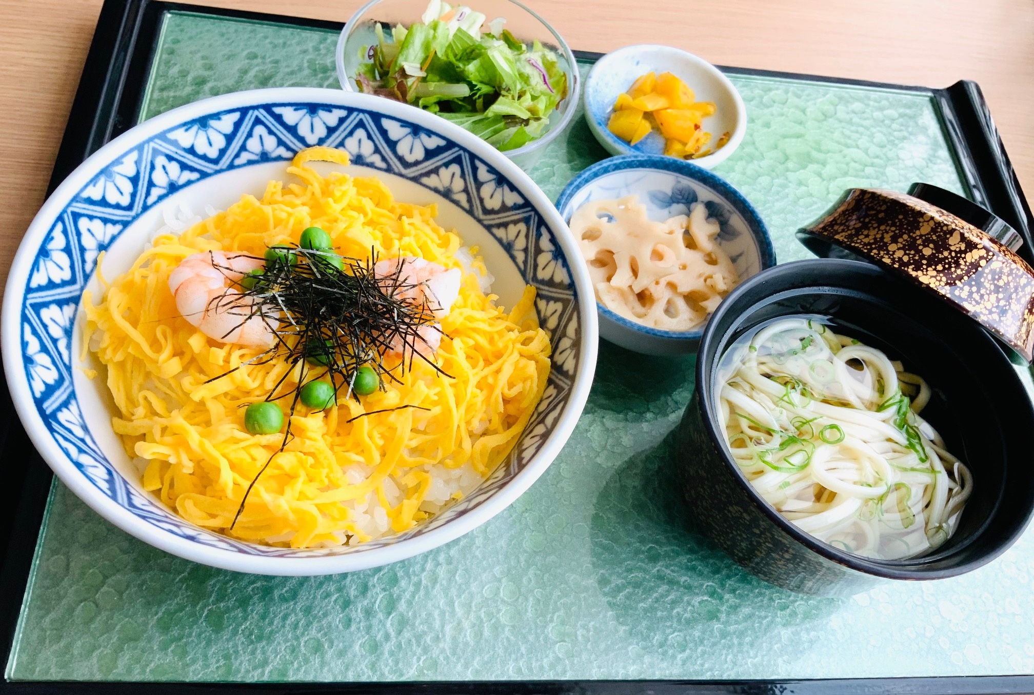 細うどん　ちらし寿司