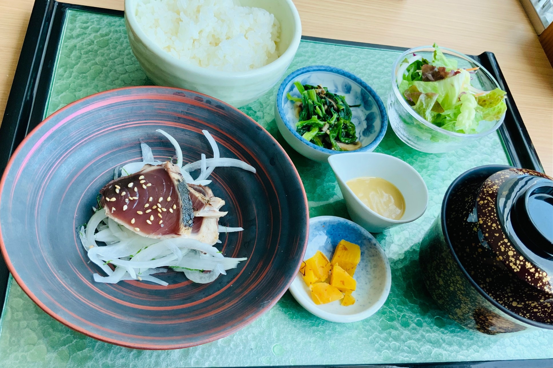 かつお叩き　胡麻芥子ソース