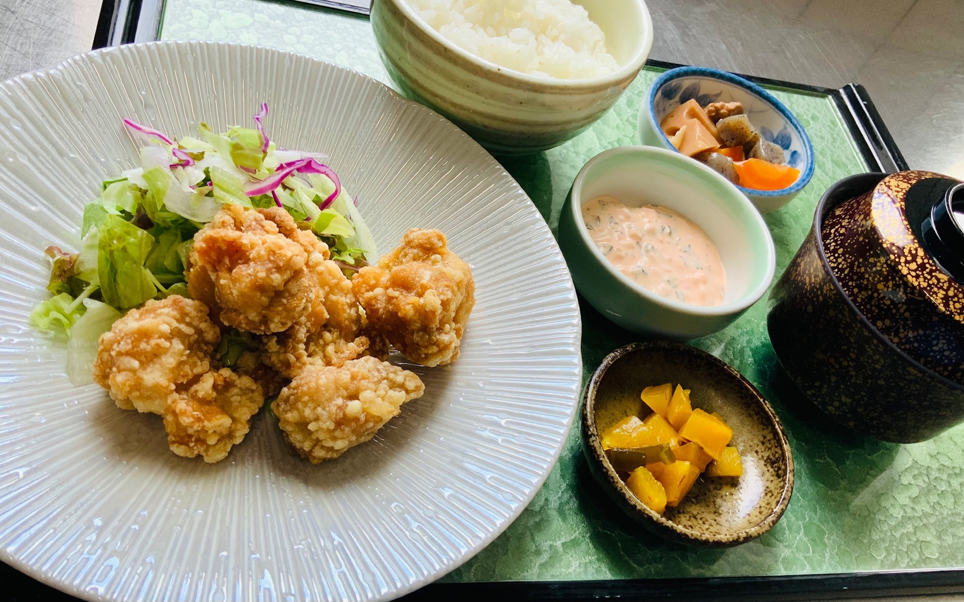 とりの唐揚げ　柴漬けタルタルソース