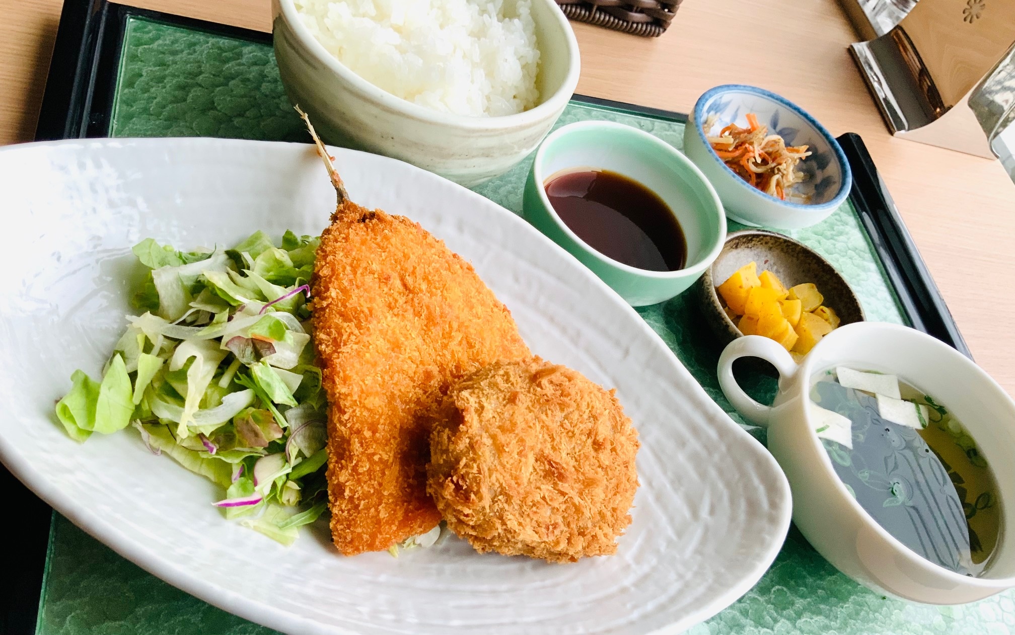 鯵フライとカレーコロッケ