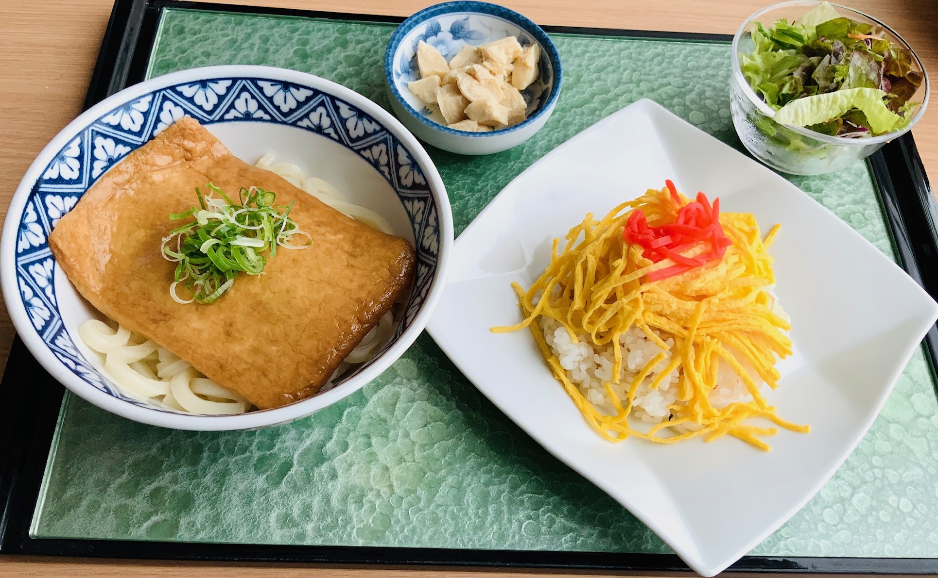 バラ寿司ときつねうどん