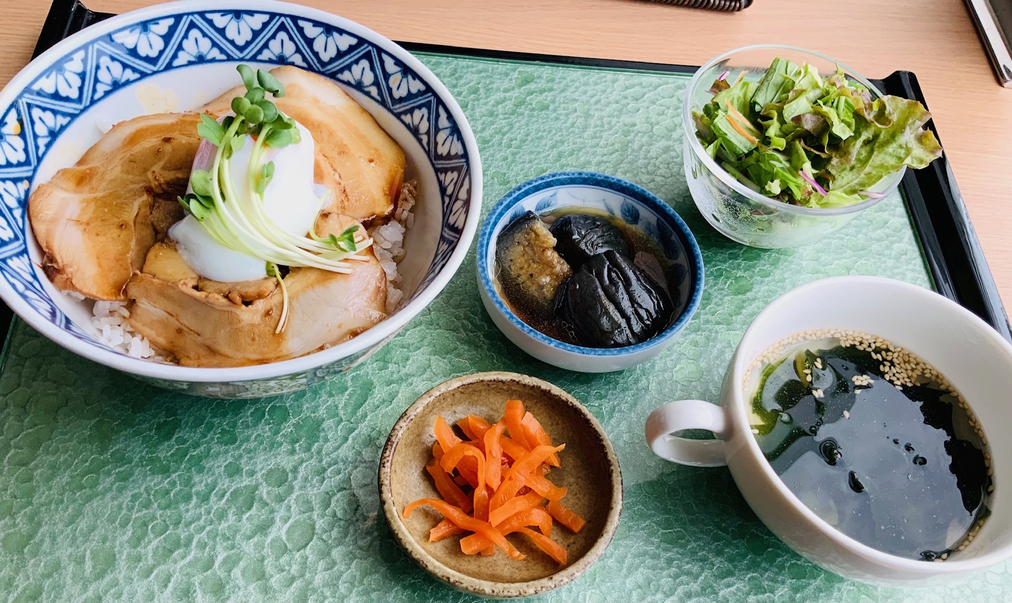 焼豚丼　温玉添え
