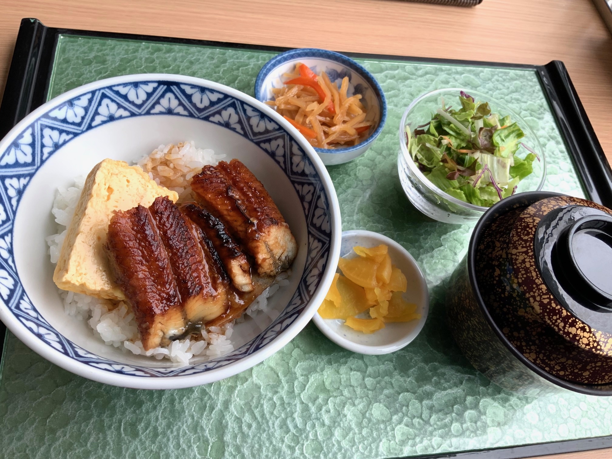 ウナギ丼　玉子焼き